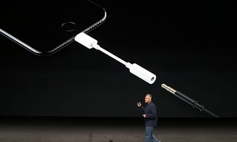 Apple chính thức khai tử món phụ kiện iPhone từng một thời gây tranh cãi