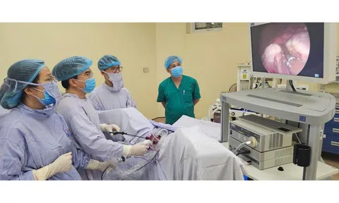 Lần đầu tiên mổ ung thư không để lại sẹo ngoài da