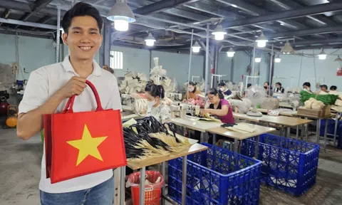 Sản phẩm in hình cờ đỏ sao vàng "cháy hàng", nhà sản xuất không kịp cung ứng