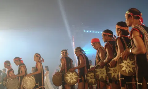 Tản mạn chuyện làng và chiêng Tây Nguyên