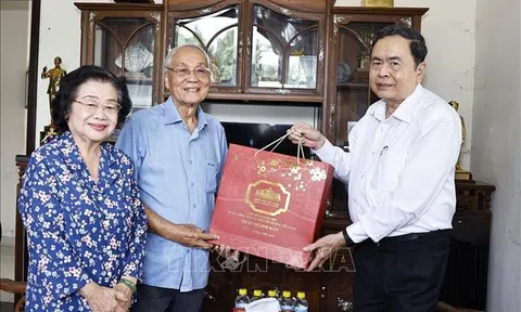 Chủ tịch Quốc hội thăm, tri ân các đồng chí nguyên lãnh đạo Đảng, Nhà nước