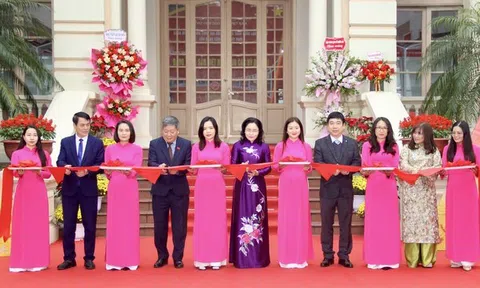 Khai mạc Triển lãm tư liệu 'Đảng Cộng sản Việt Nam qua các kỳ Đại hội'