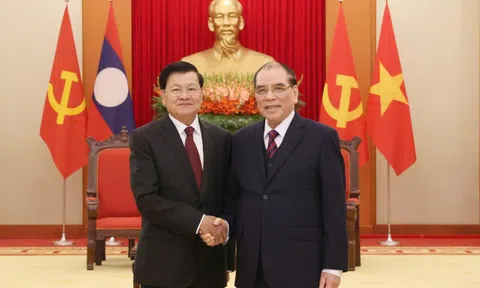 Tổng Bí thư, Chủ tịch nước Lào thăm nguyên Tổng Bí thư Nông Đức Mạnh