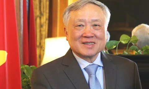 Phó Thủ tướng Thường trực Chính phủ Nguyễn Hoà Bình lên đường thăm làm việc tại Thụy Sĩ và Kazakhstan