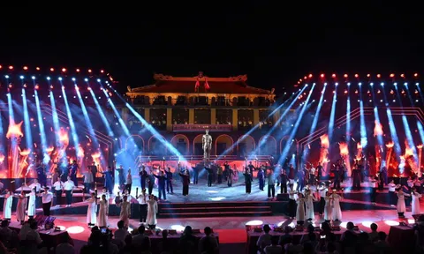 Lãnh đạo Đảng, Nhà nước dự cầu truyền hình kỷ niệm 85 năm Ngày Bác Hồ về nước trực tiếp lãnh đạo cách mạng Việt Nam