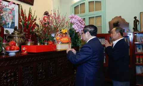 Thủ tướng thăm nguyên lãnh đạo Đảng, Nhà nước và dâng hương tưởng nhớ các đồng chí cố lãnh đạo