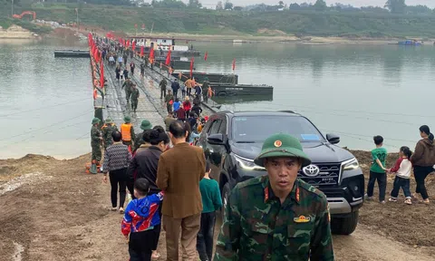 Chính thức vận hành cầu phao sông Lô tỉnh Phú Thọ