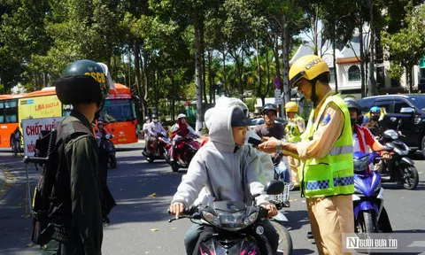 Mùng 1 Tết: CSGT kiểm tra nồng độ cồn, phát hiện vi phạm trên Quốc lộ 1A