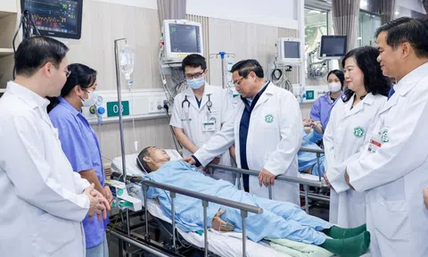 Thủ tướng: Phát huy vai trò các bệnh viện tuyến cuối 'giành giật sự sống, là hy vọng lớn nhất của người bệnh'