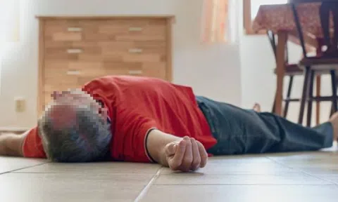 Người đàn ông 40 tuổi uống nước lúc nửa đêm bất ngờ tử vong, coi chừng 3 thói quen cực kỳ nguy hiểm