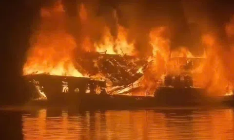Làm rõ nguyên nhân tàu du lịch chở 41 người bốc cháy trên Vịnh Hạ Long