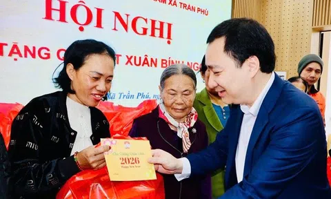 Ông Vũ Văn Tiến chuẩn bị tiếp xúc cử tri tại đơn vị bầu cử số 6, Tp.Hải Phòng