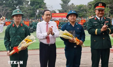 Chủ tịch Quốc hội Trần Thanh Mẫn dự Lễ giao, nhận quân năm 2026 tại TPHCM