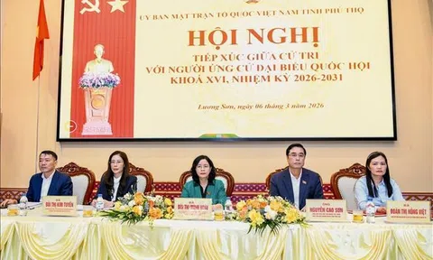 Chủ tịch Ủy ban Trung ương MTTQ Bùi Thị Minh Hoài tiếp xúc cử tri tại Đơn vị bầu cử số 5