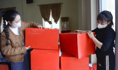 Chuẩn bị hòm phiếu lưu động phục vụ cử tri già yếu, khuyết tật trước ngày bầu cử