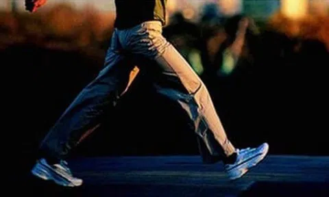 Lợi ích của việc đi bộ sau bữa ăn tối