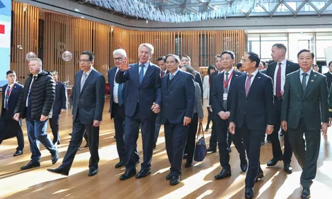 Thủ tướng thăm tập đoàn khí đốt hàng đầu của Nga, kêu gọi đầu tư khí LNG