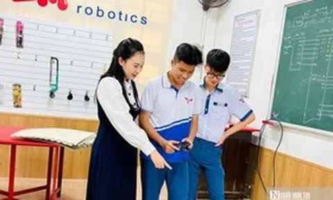 Hai học sinh lớp 11 ở Huế chế tạo robot AI cứu người trong sạt lở
