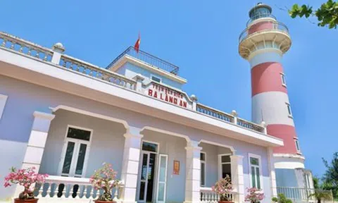 Ngọn hải đăng mang tên lạ bất ngờ trở thành điểm "săn view" hút khách