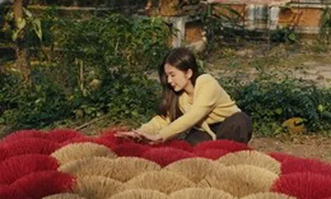 Chuyện về người trẻ đi 'ngược đường' định kiến để bảo tồn và phát triển làng nghề truyền thống