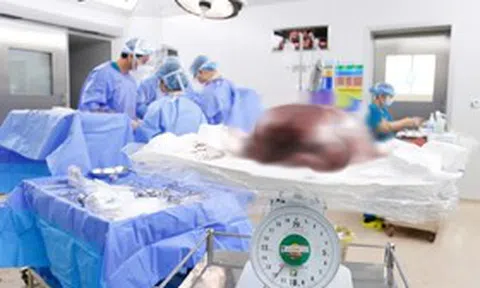 Phát hiện "thứ đáng sợ" gần 12kg trong tử cung của cô gái 25 tuổi