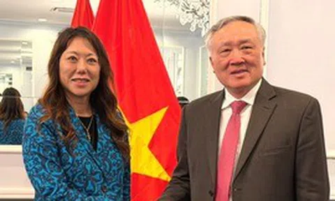 Phó Thủ tướng Thường trực Nguyễn Hòa Bình tiếp Bộ trưởng Tài chính bang California