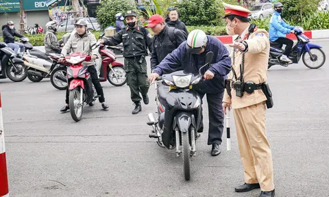 Ai cũng nên biết: Đây là lỗi nhiều người đi xe máy mắc phải, mức phạt tới 14 triệu đồng