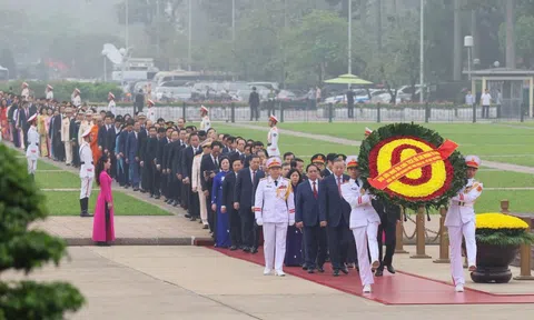 Lãnh đạo Đảng, Nhà nước và các ĐBQH khóa XVI vào Lăng viếng Chủ tịch Hồ Chí Minh