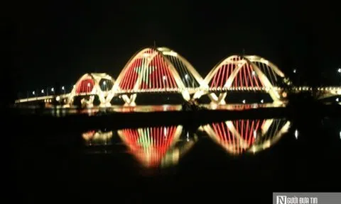 Cầu 1.300 tỷ đồng bắc qua sông Nhật Lệ hoàn thành nhưng chưa thể thông tuyến