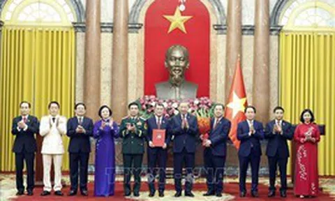 Tổng Bí thư, Chủ tịch nước chủ trì hội nghị công bố các quyết định đối với Chính phủ