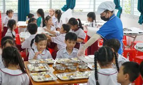 Tp.HCM tổng kiểm tra 317 cơ sở cung cấp suất ăn trường học giữa loạt bê bối thực phẩm
