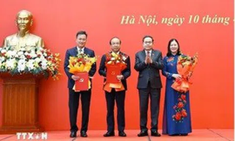 Chủ tịch Quốc hội Trần Thanh Mẫn trao quyết định chỉ định Bí thư Đảng ủy 3 cơ quan của Quốc hội