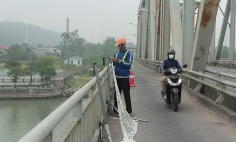 Xây dựng, lắp đặt lưới an toàn trên cầu Bến Thủy 1