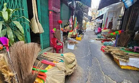 Xóm chổi đót cuối cùng giữa lòng Tp.HCM: Giữ nghề bằng ký ức, buông nghề vì thời gian