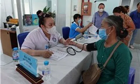 Chuyển đổi mô hình y tế để thích ứng già hóa dân số