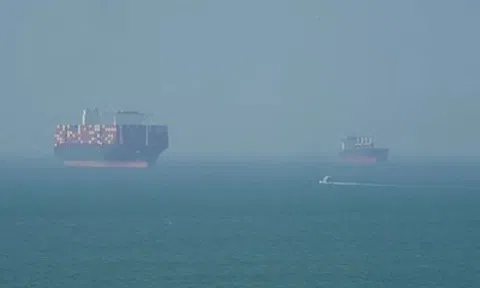 Mỹ cảnh báo các hãng vận tải không trả phí qua eo biển Hormuz