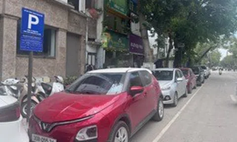 Những vỉa hè Hà Nội chật kín lối đi