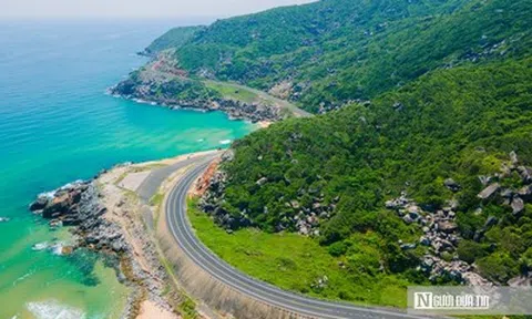 Khám phá cung đường ven biển đẹp xuất sắc, nơi núi cao và biển xanh hội tụ