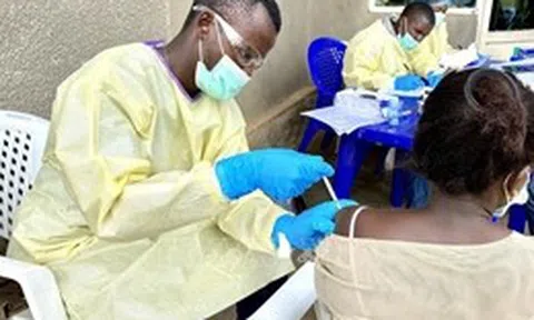 Nhiều nước siết chặt kiểm soát biên giới ngăn nguy cơ Ebola lây lan