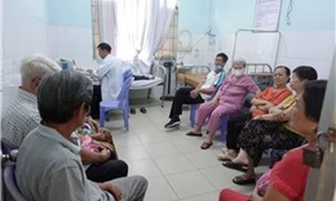 Bao phủ dịch vụ y tế toàn diện - Bài 1: Tiên phong khám sức khỏe miễn phí toàn dân