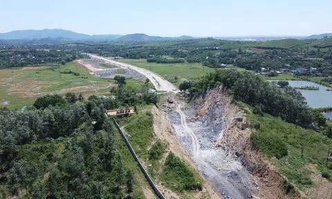 Vì sao tuyến đường 2,7km ở Thanh Hoá làm 4 năm chưa xong?