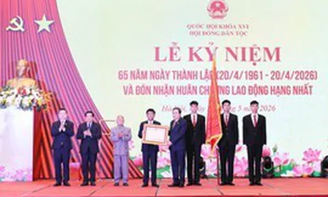 Bảo đảm chính sách dân tộc được thể hiện đầy đủ, thực chất trong từng dự án luật, nghị quyết