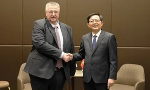 Phó Thủ tướng Hồ Quốc Dũng gặp Phó Thủ tướng Liên bang Nga Alexey Overchuk