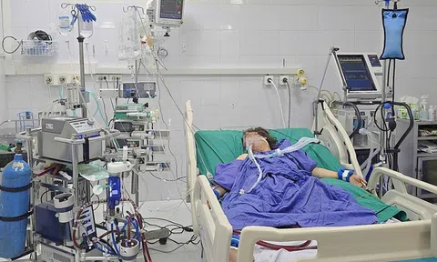 Người phụ nữ 43 tuổi nguy kịch sau 5 ngày ho, sốt