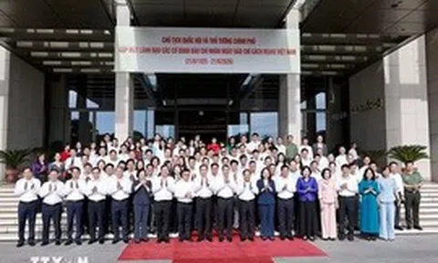 Thủ tướng Chính phủ và Chủ tịch Quốc hội gặp mặt lãnh đạo các cơ quan báo chí