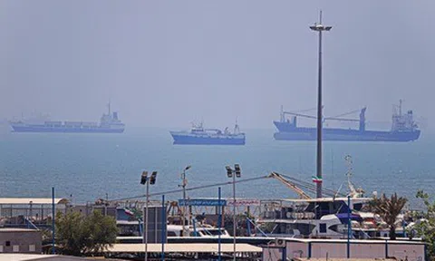 Iran tuyên bố đóng eo biển Hormuz, Tổng thống Trump đưa ra tối hậu thư