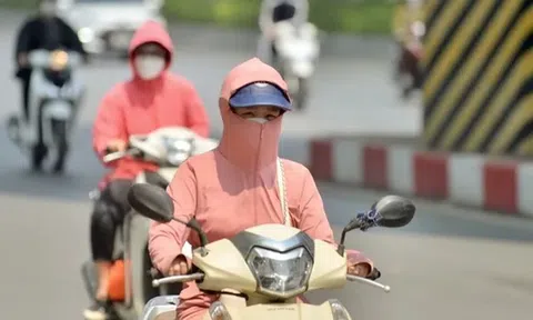 Nắng nóng trên 40 độ C, uống nước thế nào để không bị sốc nhiệt?