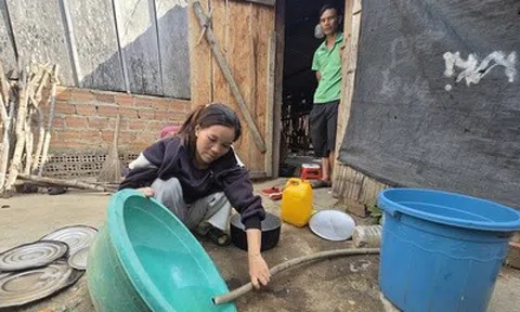 Mòn mỏi gùi nước giữa vùng cao Quảng Ngãi