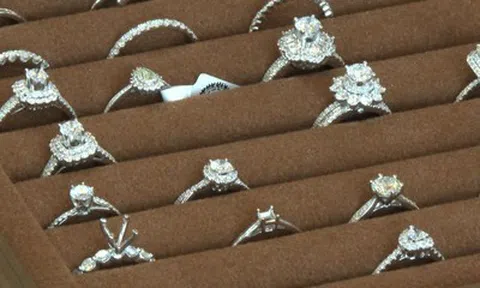 Thủ đoạn "phù phép" 28.000 viên kim cương lậu từ Hồng Kông về Việt Nam