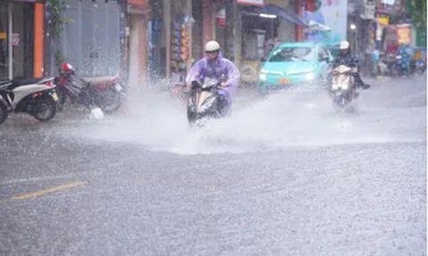 Dự báo thời tiết 4/7: Bão số 1 tiếp tục mạnh lên, hướng về Vịnh Bắc Bộ, miền Bắc mưa rất to